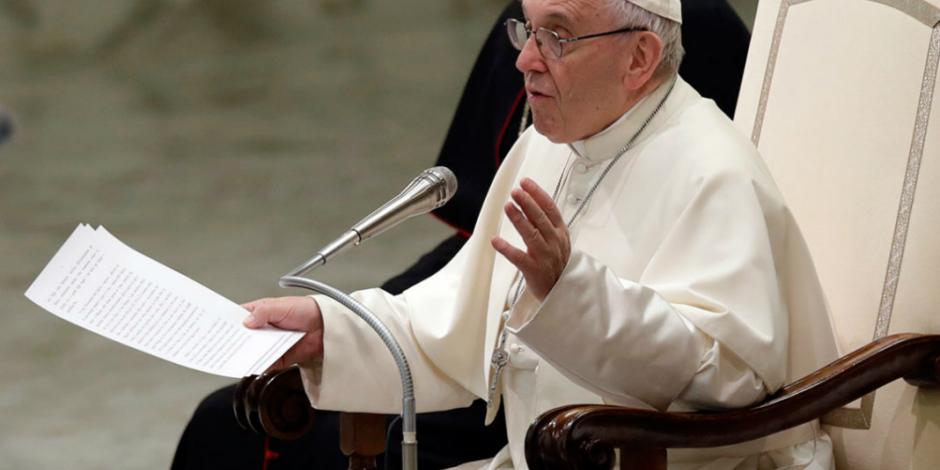 Papa Francisco califica como criminales a clientes de prostitutas