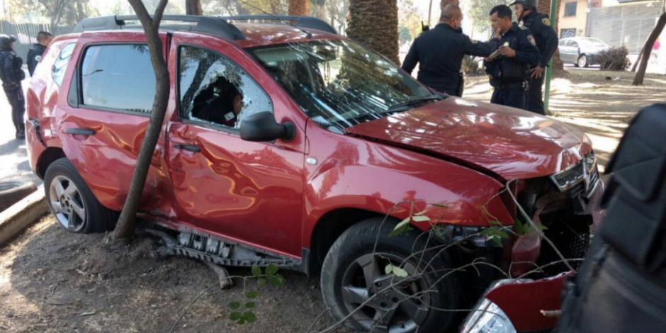 Ladrones mueren al estrellar auto durante persecución en la GAM