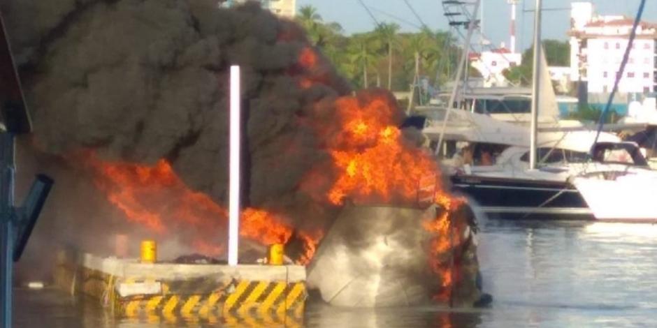 Sofocan fuego en 2 embarcaciones del Club de Yates de Acapulco