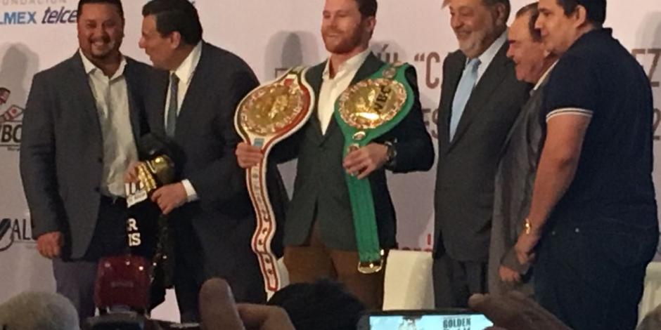 VIDEO: “Canelo” Álvarez recibe el cinturón de campeón del CMB