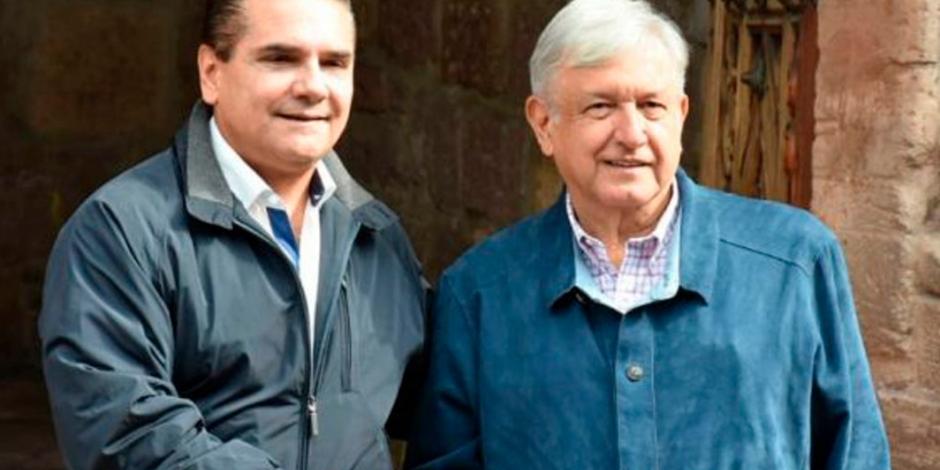 López Obrador y Silvano Aureoles se reúnen en Morelia