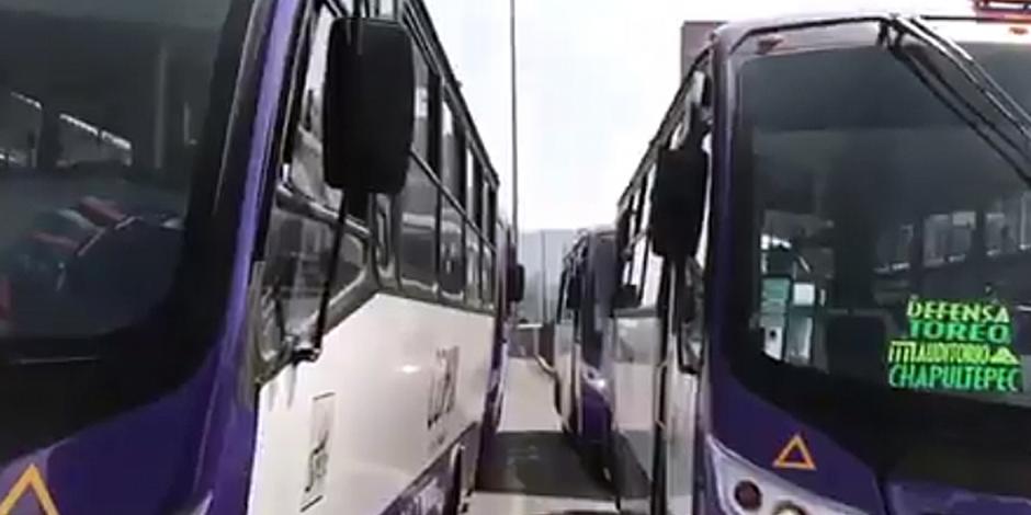 Retiran 214 microbuses de Reforma; entran 90 buses ecológicos