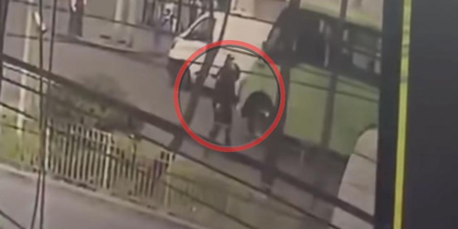 VIDEO: Policía es arrollado, pero impide que ladrones escapen tras asalto