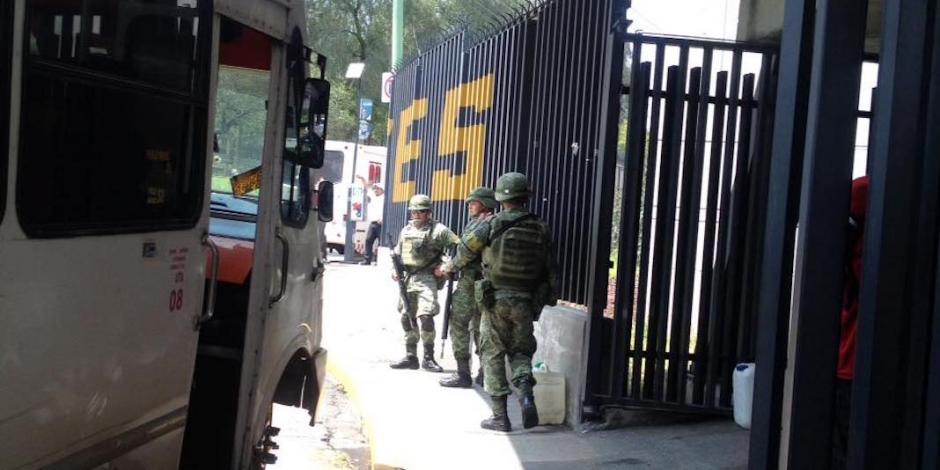 Seguridad de FES Acatlán entrega a militares a dos narcomenudistas