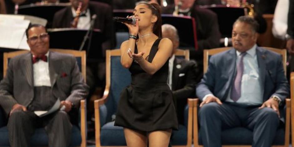 Ariana Grande canta en funeral de Franklin con minivestido