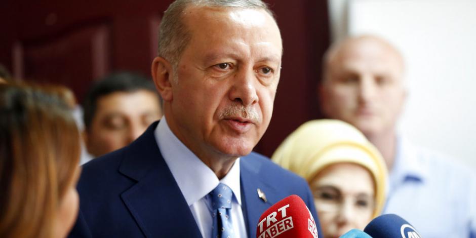 Erdogan con 56.5% de los votos se perfila para gobernar Turquía por 5 años más
