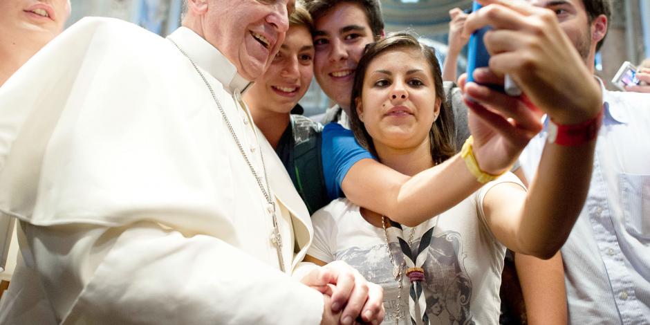 Nunca abandonar sus sueños, pide el Papa Francisco a los jóvenes