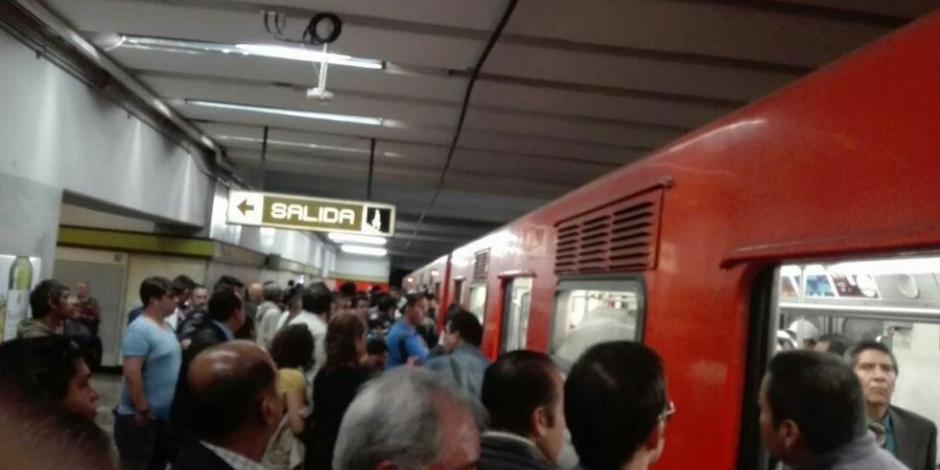 Falla en Línea 3 del Metro afecta traslado de cientos de usuarios