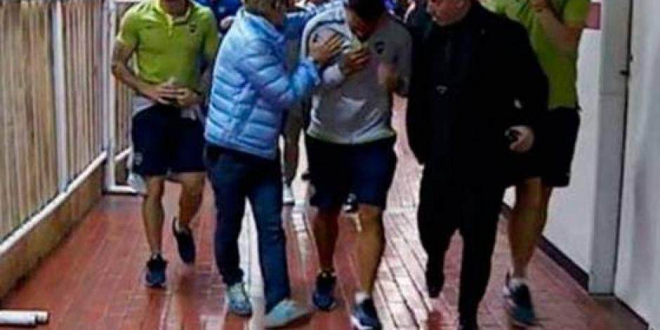 VIDEO: Así agredieron el autobús del Boca antes de jugar final de Libertadores