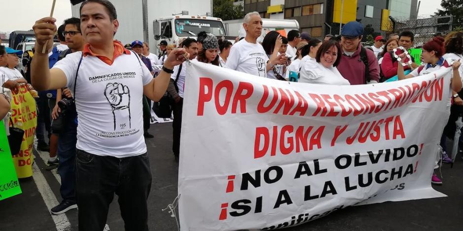 Marchan hacia el Zócalo para exigir reconstrucción de viviendas