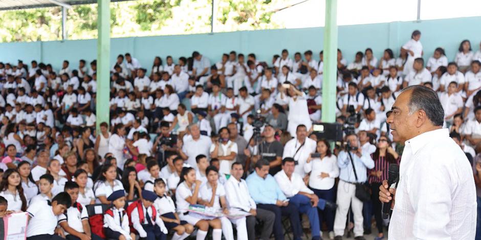 Entregan 22.4 mdp para obras en escuelas de Guerrero