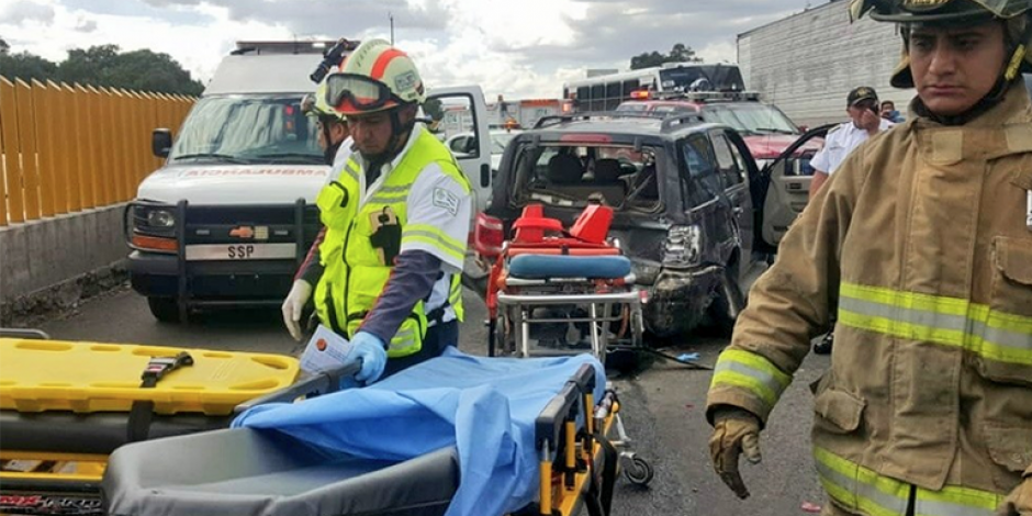 Accidente de camioneta de transporte público deja 16 heridos en la México-Puebla