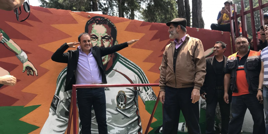 Vuelve Cuauhtémoc Blanco a su barrio natal para develar murales en su honor