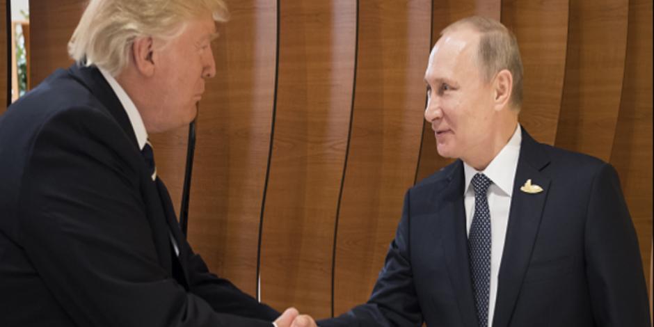 Revelan que Trump ignoró advertencias de seguridad al felicitar a Putin