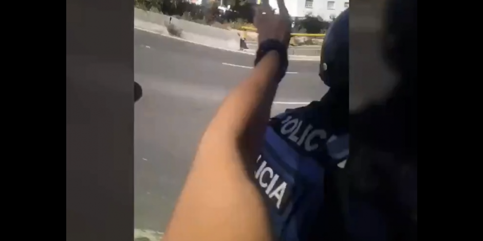 VIDEO: Motociclistas "zapean" a policías y lo presumen en redes sociales