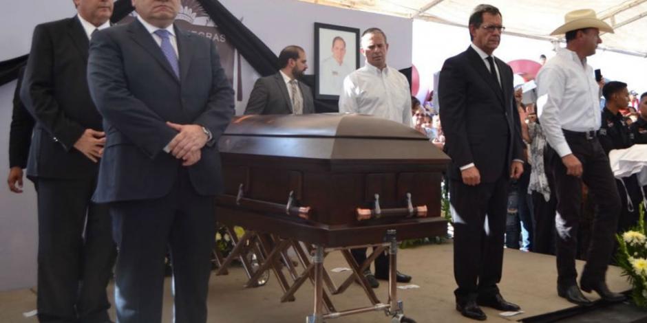 En funeral, se compromete Gobierno Federal a esclarecer homicidio de Purón Johnston