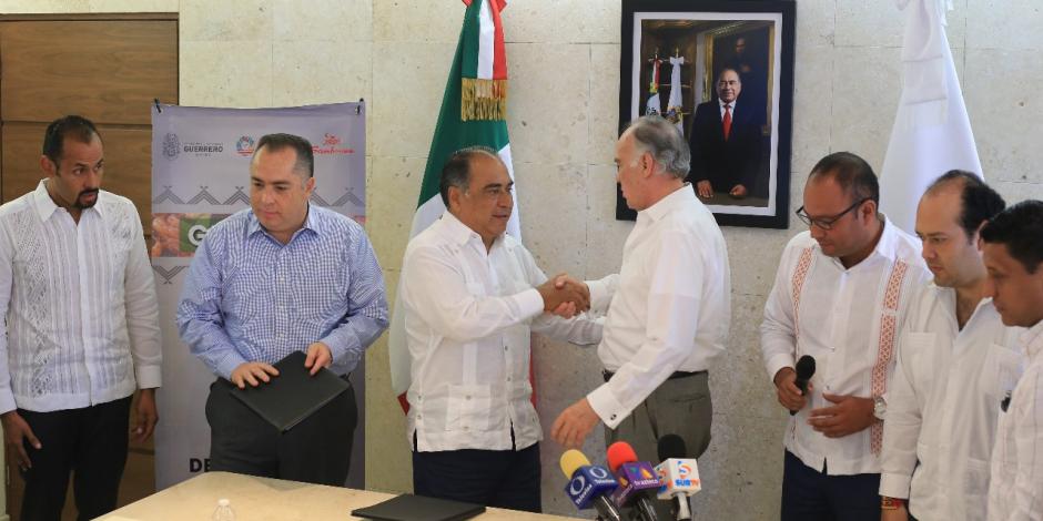 Firman Guerrero y Sanborns convenio para promover gastronomía del estado