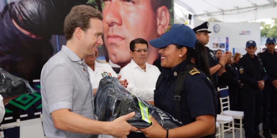 Anuncia gobernador de Chiapas aumento salarial a policías