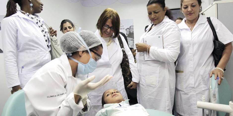 Salida de médicos deja a 1,478 ciudades en vilo en Brasil