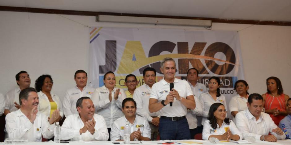 Mancera promueve en Acapulco a candidatos de la coalición PAN-PRD