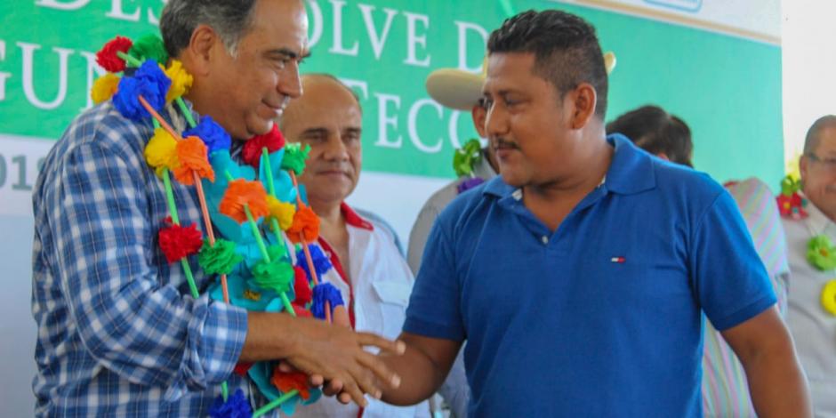 En Costa Chica, Astudillo entrega carreteras y obras educativas