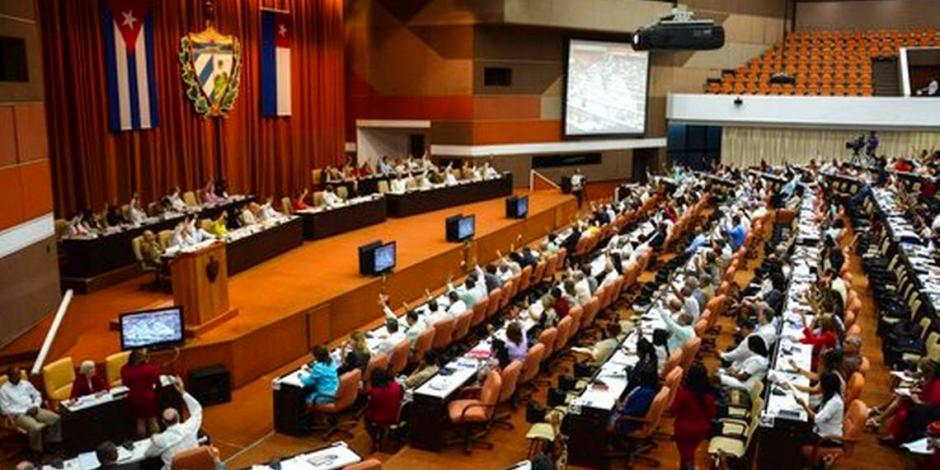 Avalan diputados cubanos consulta sobre renovación de Constitución en agosto
