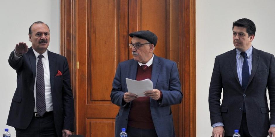 Marcos Bucio Mújica rinde protesta como director del INEA