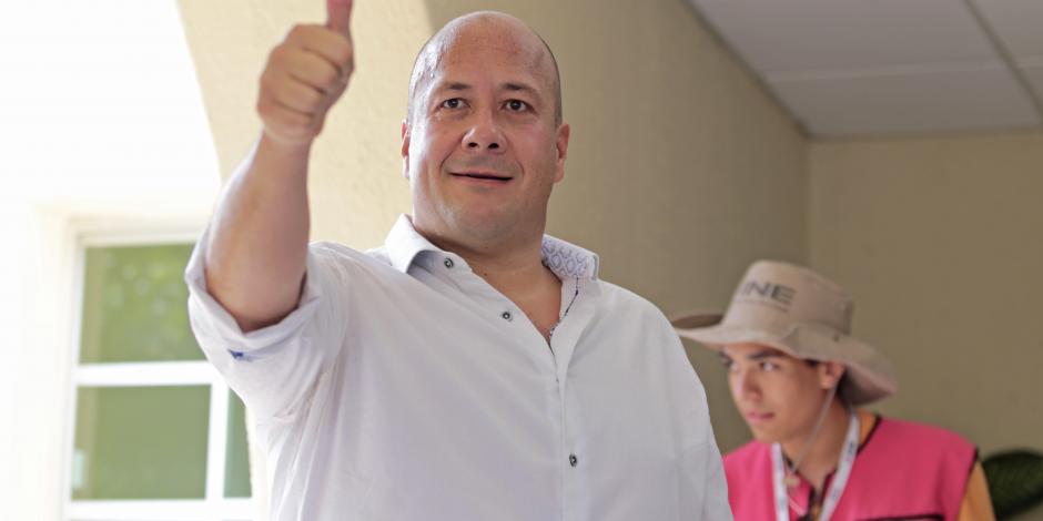 Autoridades electorales de Jalisco entregan constancia de mayoría a Alfaro