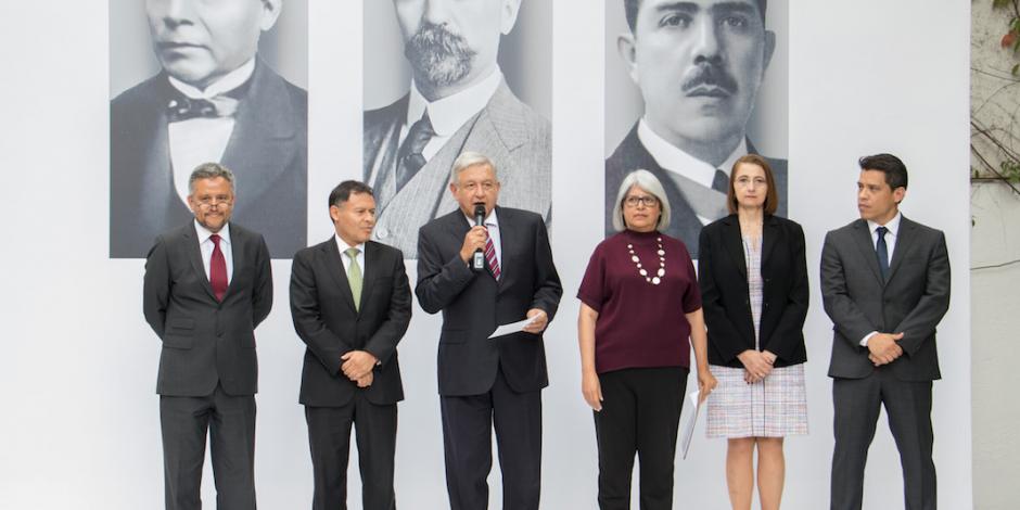 López Obrador alista plan petrolero con licitaciones a partir de diciembre