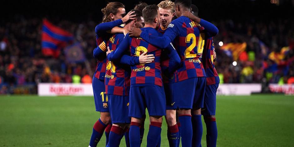 Jugadores del Barcelona festejan un gol en el transcurso de la campaña actual