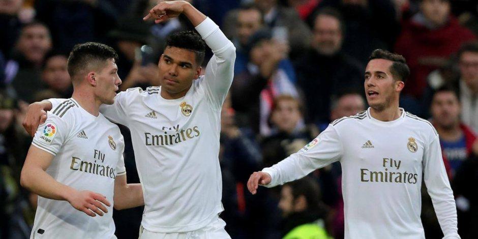 Jugadores del Real Madrid celebran una anotación.