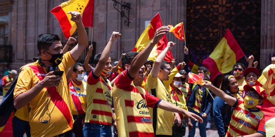 Aficionados inundaron las principales calles de Morelia.