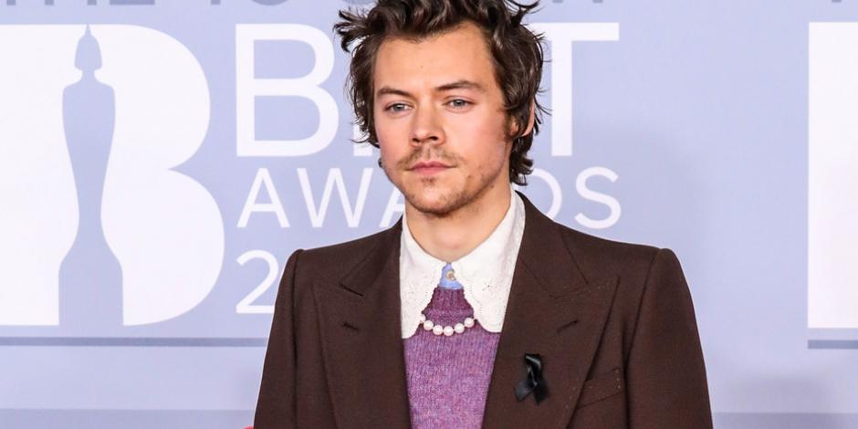Harry Styles durante la alfombra roja de los BRIT Awards.