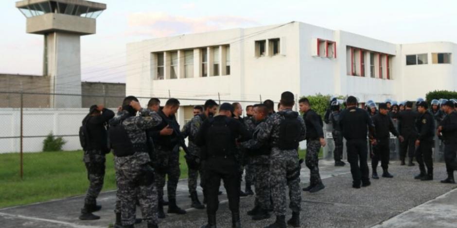 Arrestan a custodio que intentó ingresar cocaína al penal de Chalco