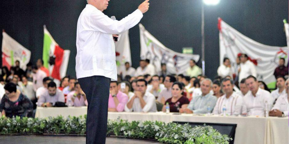 Narro expone su visión política ante jóvenes priistas en Sinaloa