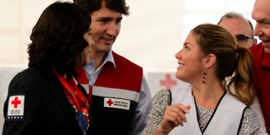 Justin Trudeau arma despensas con la Cruz Roja