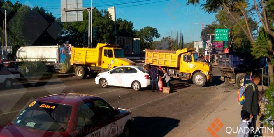 Paralizan transportistas actividades en Oaxaca por detención de líder
