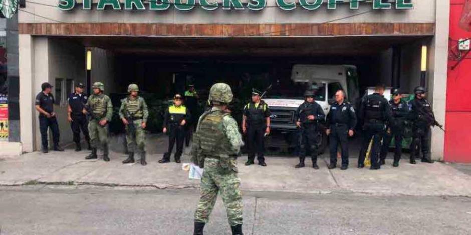 FOTOS: Asesinan a un comensal en Starbucks de Satélite