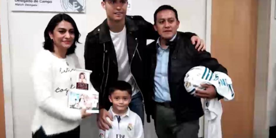 VIDEO: Ronaldo recibe a padres del niño que murió en sismo