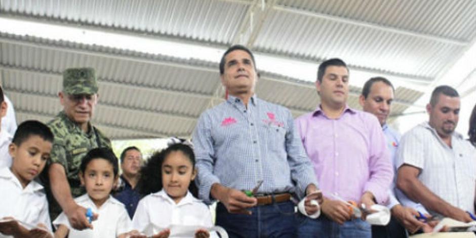 Silvano Aureoles advierte que "limpiará" la delincuencia en Acahuato