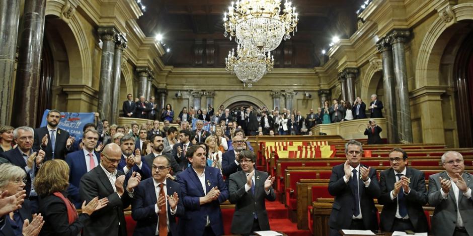 Parlamento declara la independencia de Cataluña