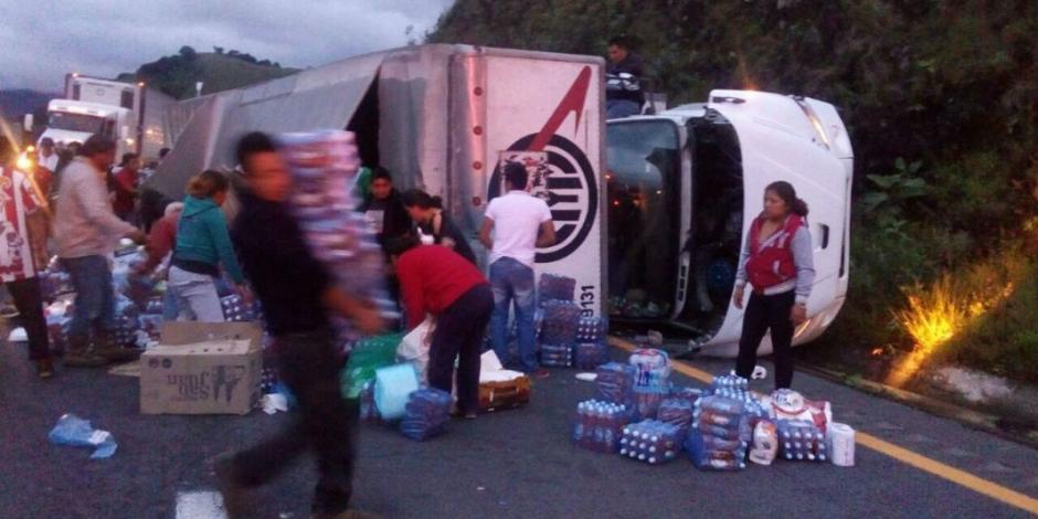 Roban de tráiler víveres para damnificados en Oaxaca