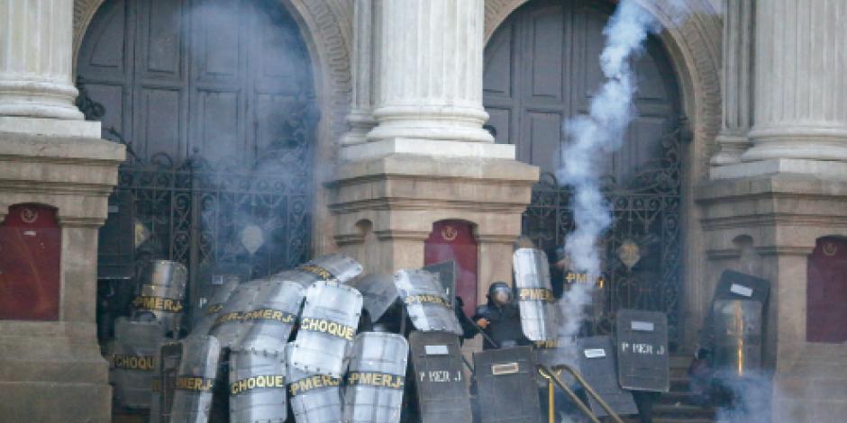 Huelga contra reformas de Temer incendia Brasil