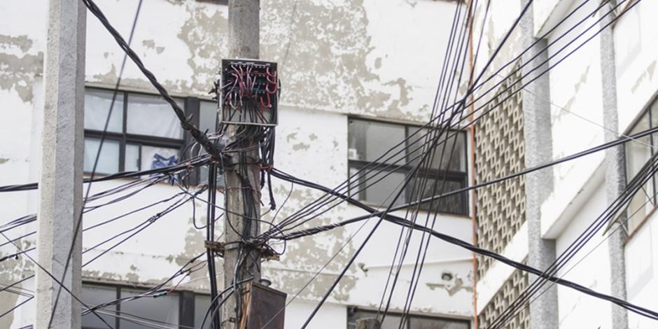 Usuarios que se "cuelgan" de la red causan hasta 50% de sobrecarga eléctrica