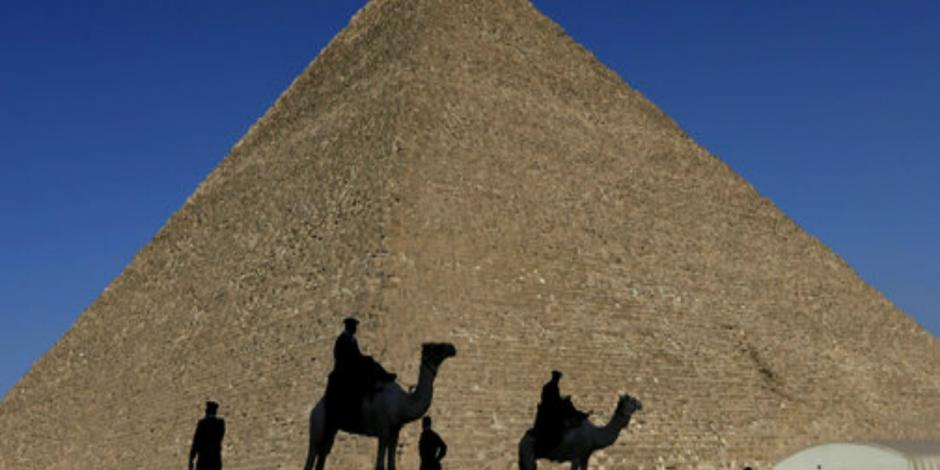 Hallan cámara oculta en la Pirámide de Giza, Egipto