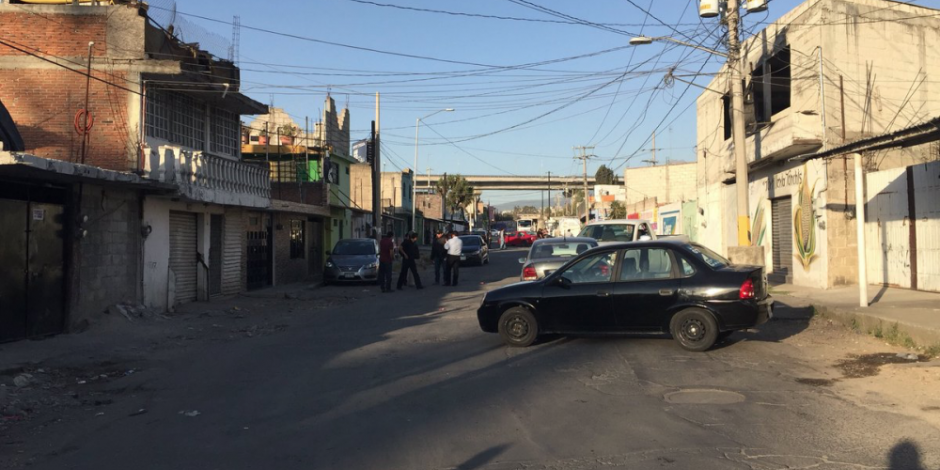 Agentes repelen ataque y arrestan a 8 personas en Puebla