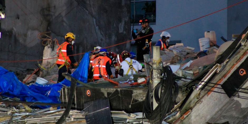 FOTOS: Así laboran para rescatar último cuerpo en Álvaro Obregón