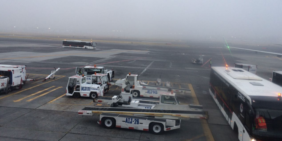 Debido a un banco de niebla, AICM suspende aterrizajes