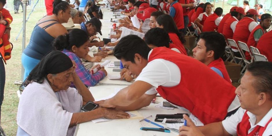 Inicia la entrega de tarjetas para la reconstrucción en Juchitán, Oaxaca