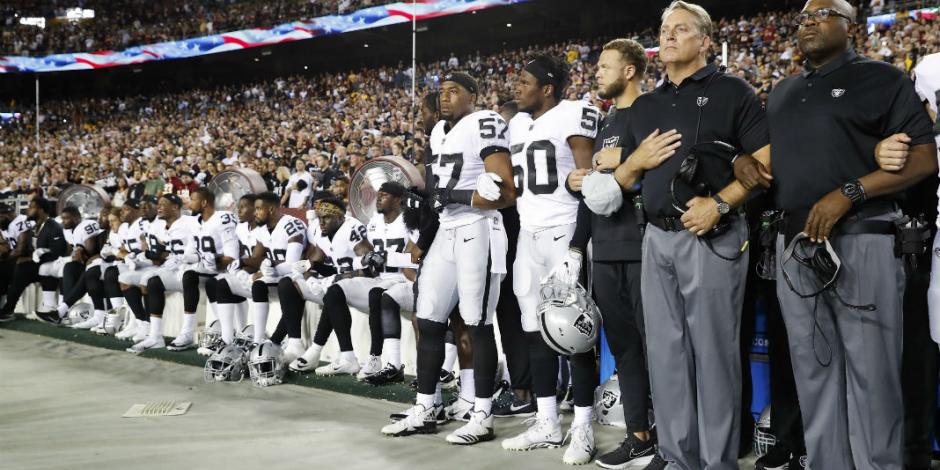 FOTOS: Jugadores de NFL no se doblegan y protestan contra Trump
